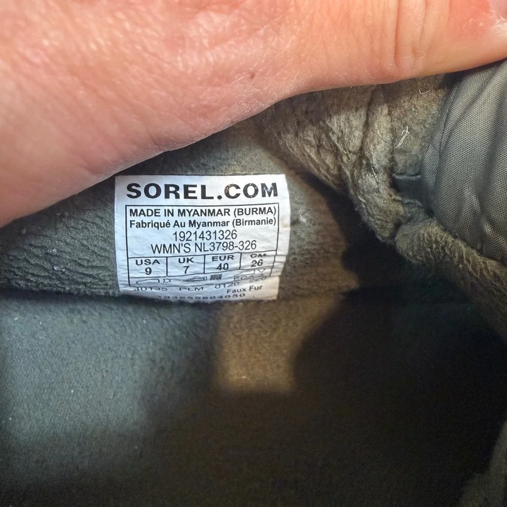 Sorel Out N About Plus Mid Sage Camo Waterproof Suede Boots NL3798-326‎ Womens 9
